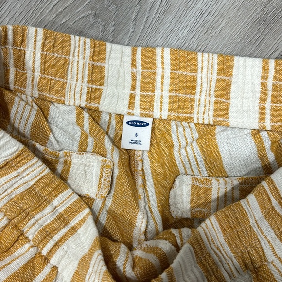 Beach Shorts - Picture 2 of 3